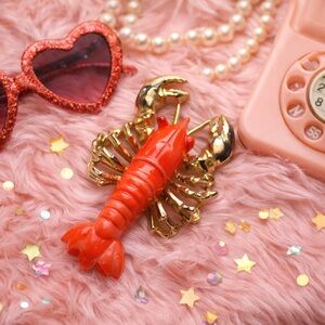 Vintage Lobster Brooch Red Molded Plastic Figural Gold Tone Novelty Pin